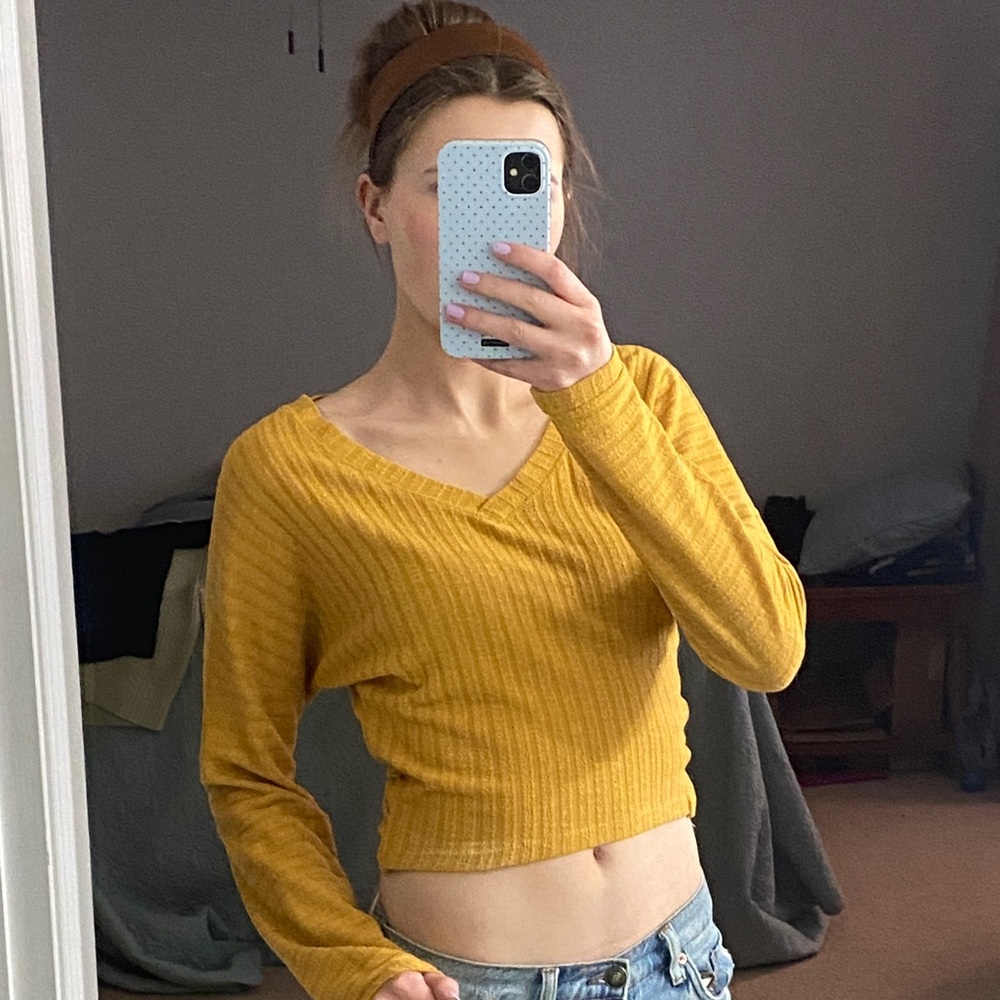 Mustard Ribbed V-Neck Long Sleeve Cropped Top